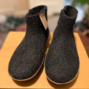 Glerups, Size 39 Charcoal Grey Felted Wool. New!